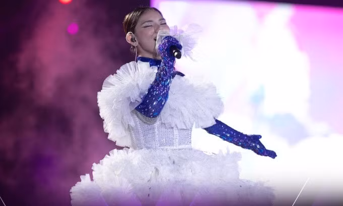 Myra Trần trong hình tượng nhân vật Lady Mây tại chung kết "The Masked Singer" tối 19/11 ở TP HCM. Ảnh: VieON