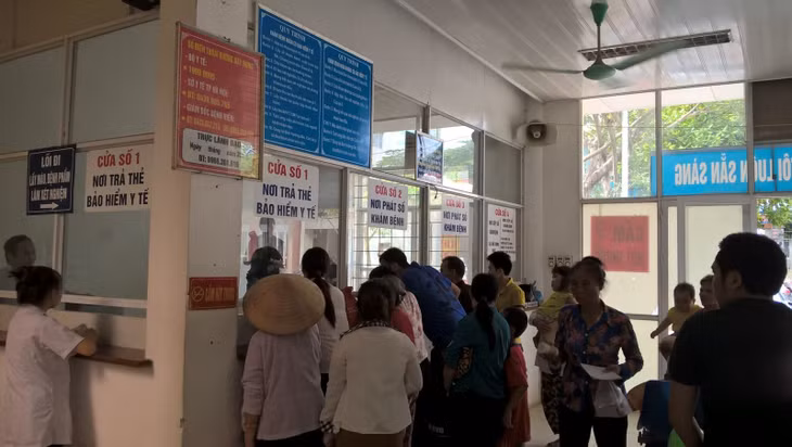 Đăng ký khám chữa bệnh bằng thẻ BHYT.