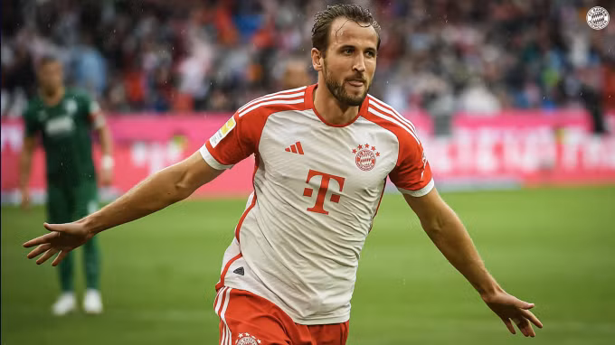 Kane mừng bàn nâng tỷ số lên 3-0 trước Augsburg tối 27/8. Ảnh: FCB