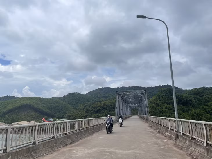 Cầu giàn thép, thôn Đồng Châu, xã Tiên Lãng (huyện Tiên Yên) hoàn thành vào cuối năm 2018 tạo thuận tiện cho người dân đi lại.