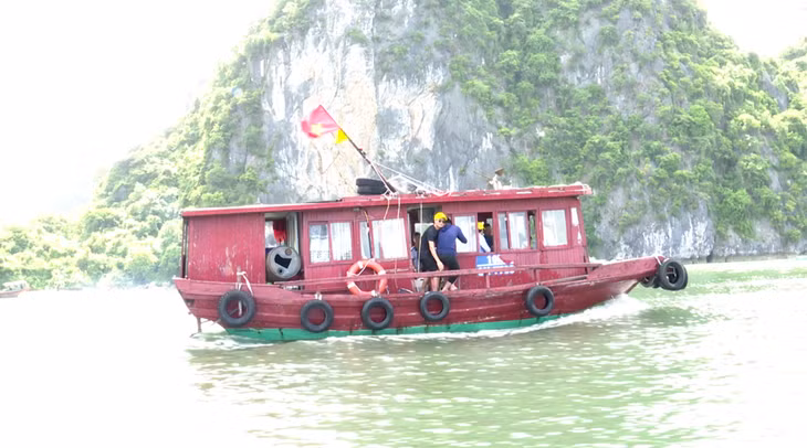 Các phương tiện chở khách không trang bị mặc áo phao bảo hộ.