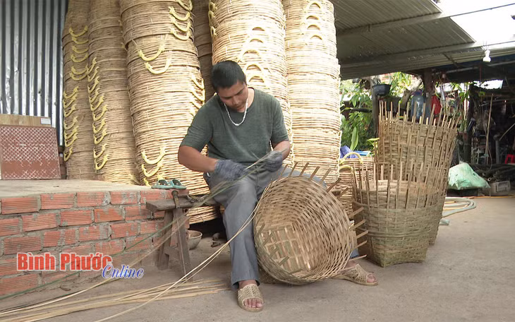 Không còn nhiều hộ gia đình theo nghề đan sọt ở xã Đồng Tâm, huyện Đồng Phú