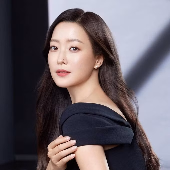 Kim Hee Sun thừa nhận, ở tuổi trung niên, cô trân trọng hơn những lời khen về nhan sắc (Ảnh: Sina).