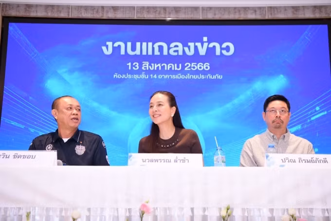Madam Pang (giữa) sẽ được hậu thuẫn bởi hai nhân vật quyền lực khác là chủ tịch Newin Chidchob (trái) của Buriram United và Khun Pavin Bhirombkhadi (phải) của BG Pathum United. Ảnh: MP