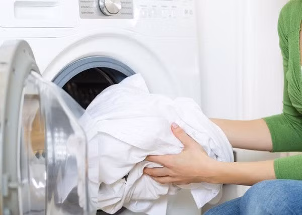 Giặt quần áo vào buổi sáng sớm giúp quần áo của bạn khô ráo trong ngày. Nguồn ảnh: Internet