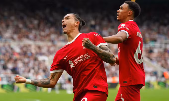 Nunez (trái) mừng bàn vào lưới Newcastle trên sân St James Park ở vòng ba Ngoại hạng Anh ngày 27/8/2023. Ảnh: PA