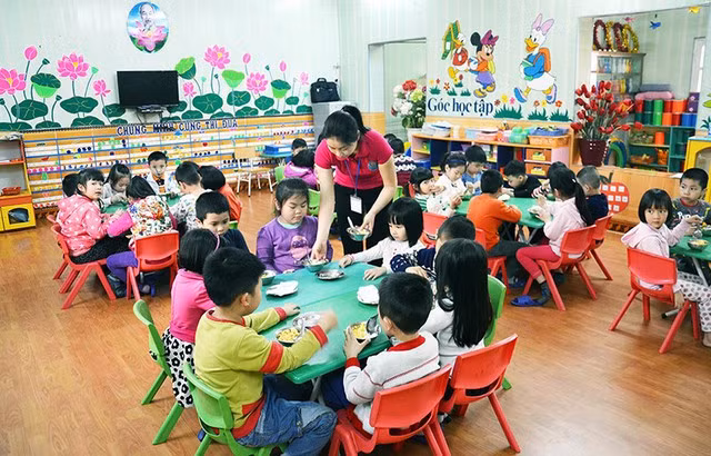 Trẻ mẫu giáo trong tuổi phổ cập giáo dục mầm non được hỗ trợ tiền ăn trưa 360.000 đồng/tháng ảnh 1