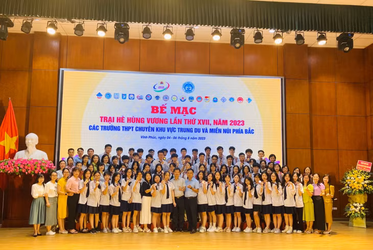 60 thí sinh Trường THPT Chuyên Hạ Long tham gia Trại hè Hùng Vương lần XVII đều đạt giải. Ảnh nhà trường cung cấp
