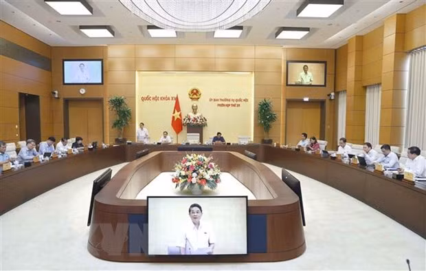 UBTV Quoc hoi: De xuat quy dinh muc dau gia khoi diem
