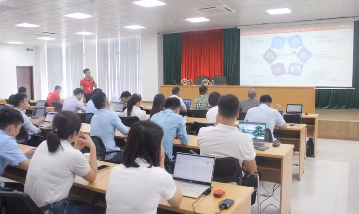 Trung tâm phục vụ Hành chính công tỉnh tập huấn cho cán bộ của UBND các địa phương phụ trách công tác triển khai cấp chữ ký số cá nhân ( tháng 7/2023).