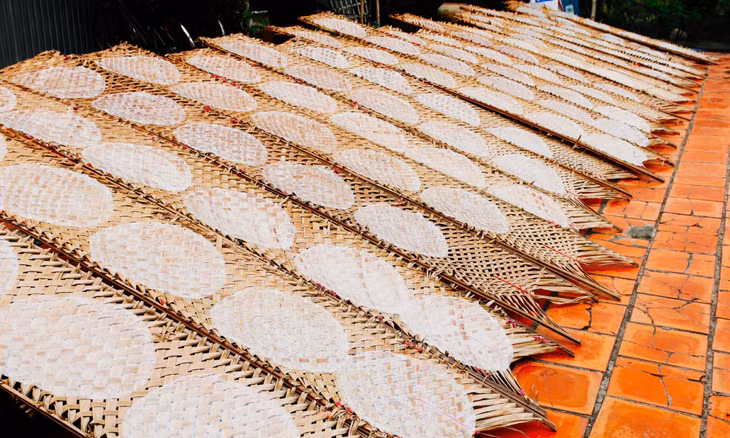 Bánh tráng là đặc sản của Nam Bộ. Nếu Đông Nam Bộ có bánh tráng Tây Ninh thì Tây Nam Bộ có bánh tráng Thuận Hưng.