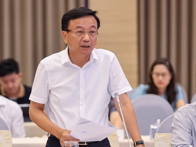 Thứ trưởng Bộ GTVT Nguyễn Danh Huy thông tin về đề xuất thu phí hệ thống đường cao tốc do Nhà nước đầu tư bằng ngân sách - Ảnh: VGP/Nhật Bắc