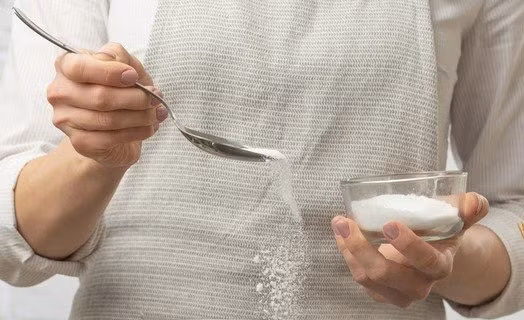 Người uống cà phê muối phải tiết chế lượng muối cho vào cà phê.