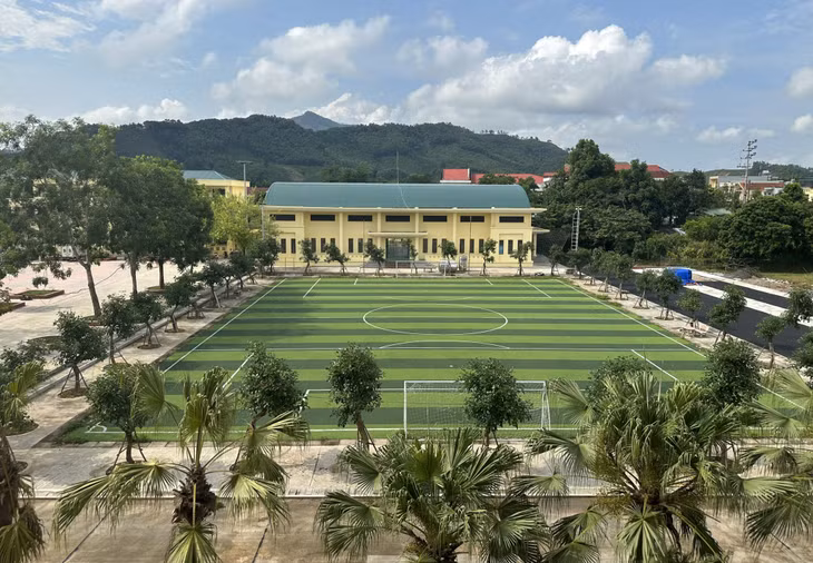 Trường PTDT Nội trú Ba Chẽ được xây mới sân bóng, nhà đa năng.
