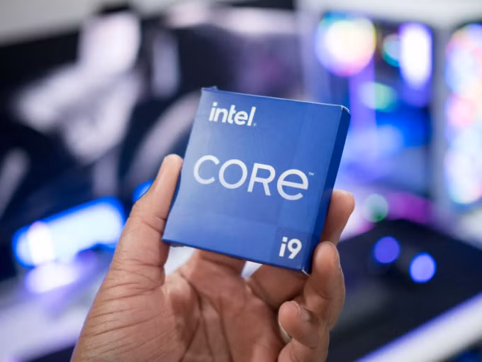 Mẫu hộp chứa chip Core i9 thế hệ thứ 11 của Intel. Ảnh: Windows Central