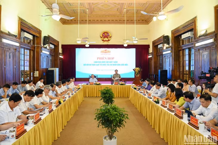 Quang cảnh phiên họp lãnh đạo Quốc hội cho ý kiến đối với dự thảo Luật Tổ chức Tòa án nhân dân tối cao. (Ảnh: Duy Linh)