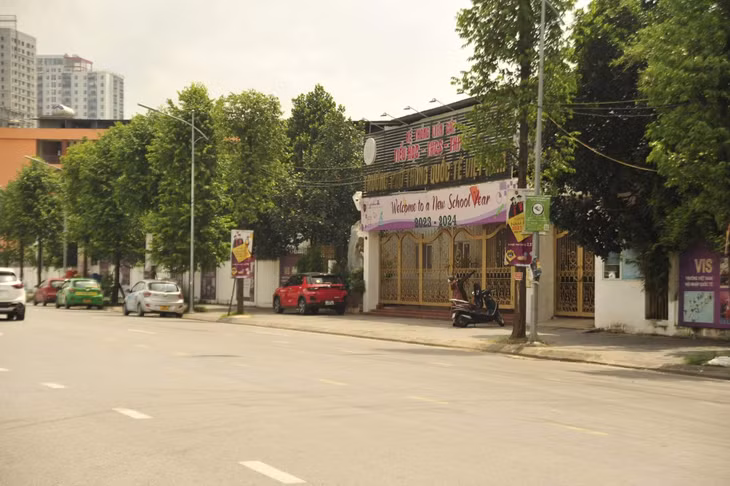 Trường phổ thông Quốc tế Việt Nam (phường Dương Nội, quận Hà Đông, Hà Nội), nơi xảy ra vụ đuối nước khiến nam sinh lớp 9 tử vong. Ảnh: Định Nguyễn