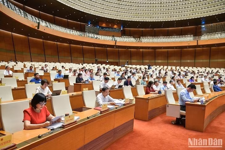 Quang cảnh phiên thảo luận về dự án Luật Đất đai (sửa đổi) sáng 30/8. (Ảnh: DUY LINH)