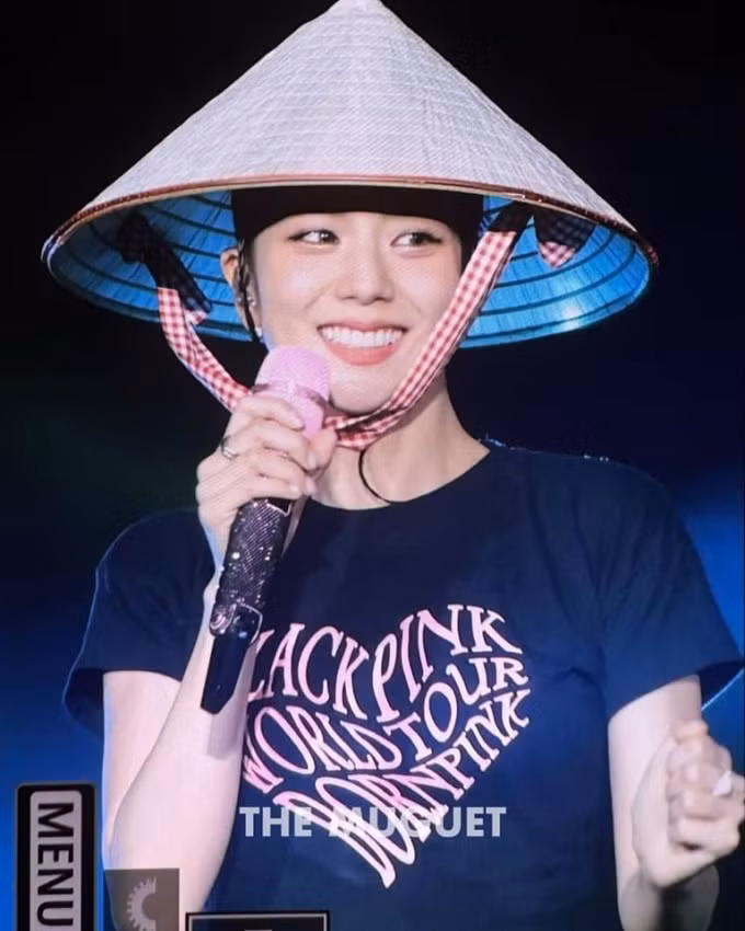Jisoo nhiều lần khoe ảnh nón lá trên trang cá nhân. Ảnh: Instagram Sooyaaa
