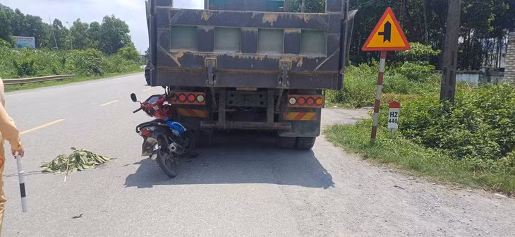Liên tiếp xảy ra 2 vụ TNGT trên đường Hồ Chí Minh, 2 người bị thương nặng. Ảnh: Minh Nguyễn.