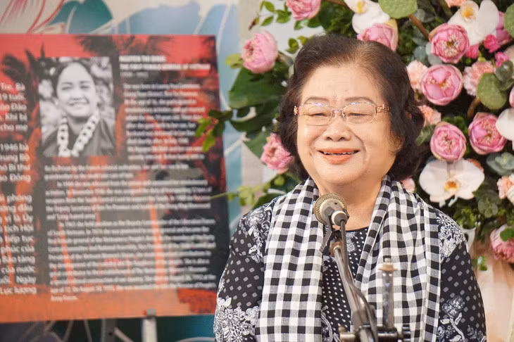 Nguyên Phó chủ tịch nước Trương Mỹ Hoa chia sẻ về dì Ba Định - Ảnh: T.ĐIỂU