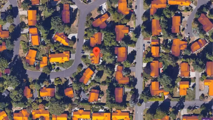 Một địa điểm có thể xây dựng điện mặt trời do Project Sunroof thu thập. Ảnh: CNBC