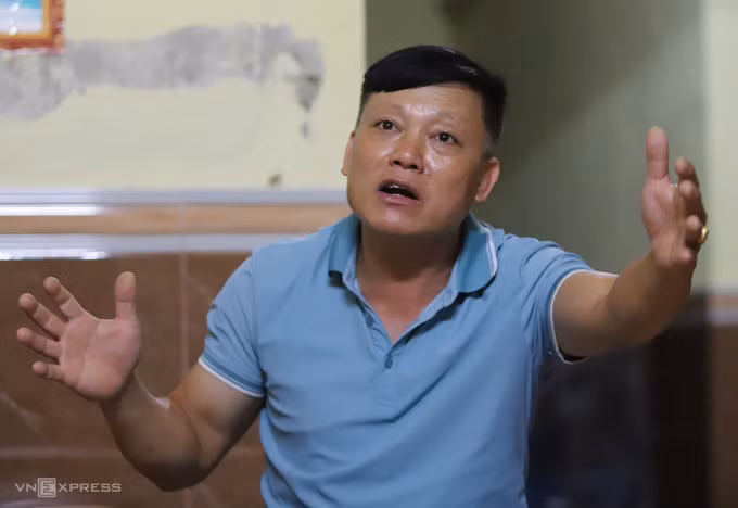 Tài xế Lê Thanh Phương kể khoảnh khắc chạy sạt lở trong đêm tại Lào. Ảnh: Đức Hùng