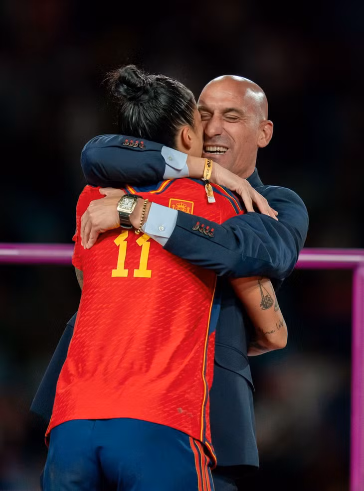 Chủ tịch RFEF là tâm điểm sau chiến thắng World Cup của tuyển nữ Tây Ban Nha