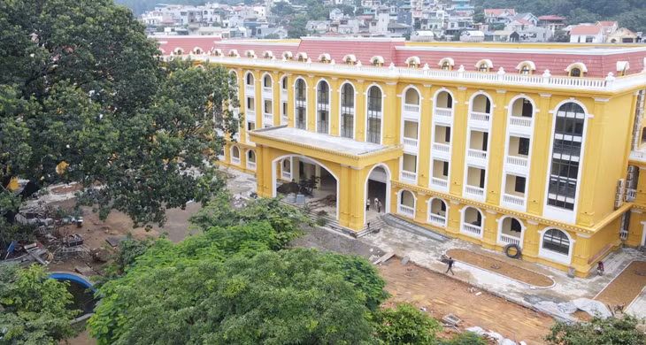 Trường THPT Cẩm Phả được xây dựng mới để đón chào năm học mới 2023-2024.