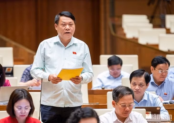 Đại biểu Nguyễn Thành Nam tán thành quy định Tổng Liên đoàn Lao động Việt Nam là cơ quan chủ quản đầu tư dự án nhà ở xã hội để cho công nhân thuê. (Ảnh: DUY LINH)