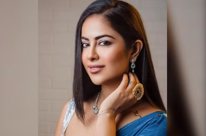 Diễn viên Avika Gor.
