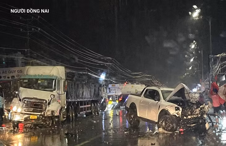 Hiện trường vụ tai nạn xảy ra trên quốc lộ 20. Ảnh: Hà Nguyễn Thanh.