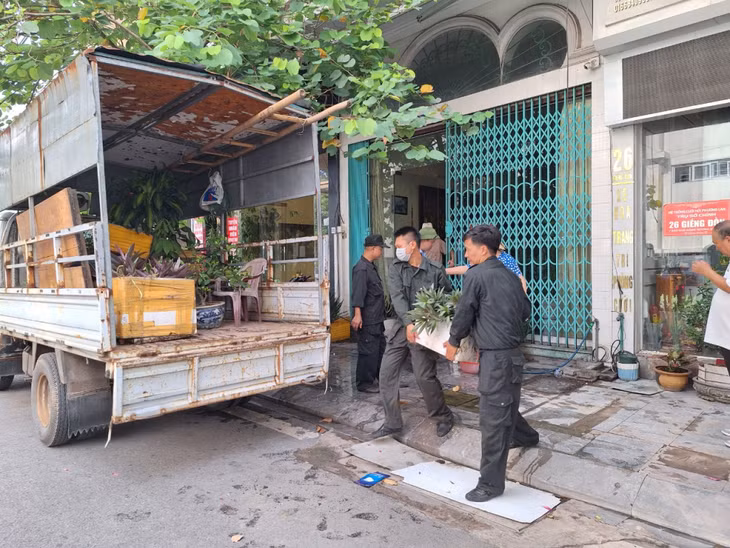 Lực lượng chức năng các địa phương tích cực ra quân, xử lý các trường hợp vi phạm trật tự đô thị và vệ sinh môi trường