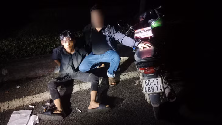 Đối tượng T. cùng tang vật. Ảnh: V.P
