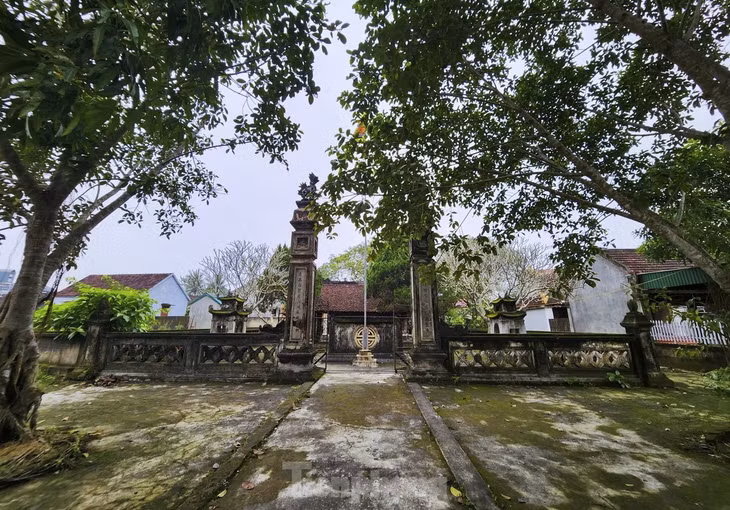 Di tích lịch sử văn hóa cấp quốc gia Nhà thờ Nguyễn Huy Oánh và Nguyễn Huy Tự, hay còn gọi là nhà thờ Lục Chi. Nhà thờ được Thám hoa Nguyễn Huy Oánh xây dựng năm 1752 để thờ cha là ông Nguyễn Huy Tựu (1690-1750).