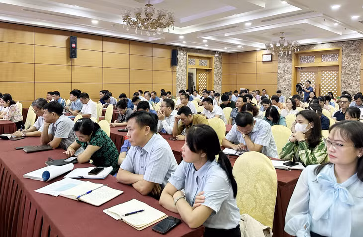 Các đại biểu tham dự hội nghị.