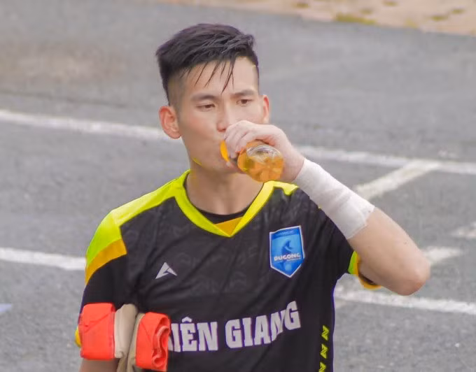 Thủ môn Nguyễn Văn Bá của CLB Kiên Giang. Ảnh: FBNV.