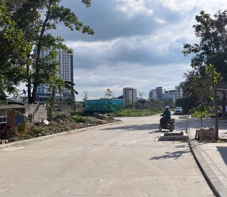 Con đường "Ý Đảng, lòng dân" đã trở thành hiện thực nhờ sự tự nguyện hiến đất của nhiều gia đình, đặc biệt là gia đình ông Phạm Văn Khởi.