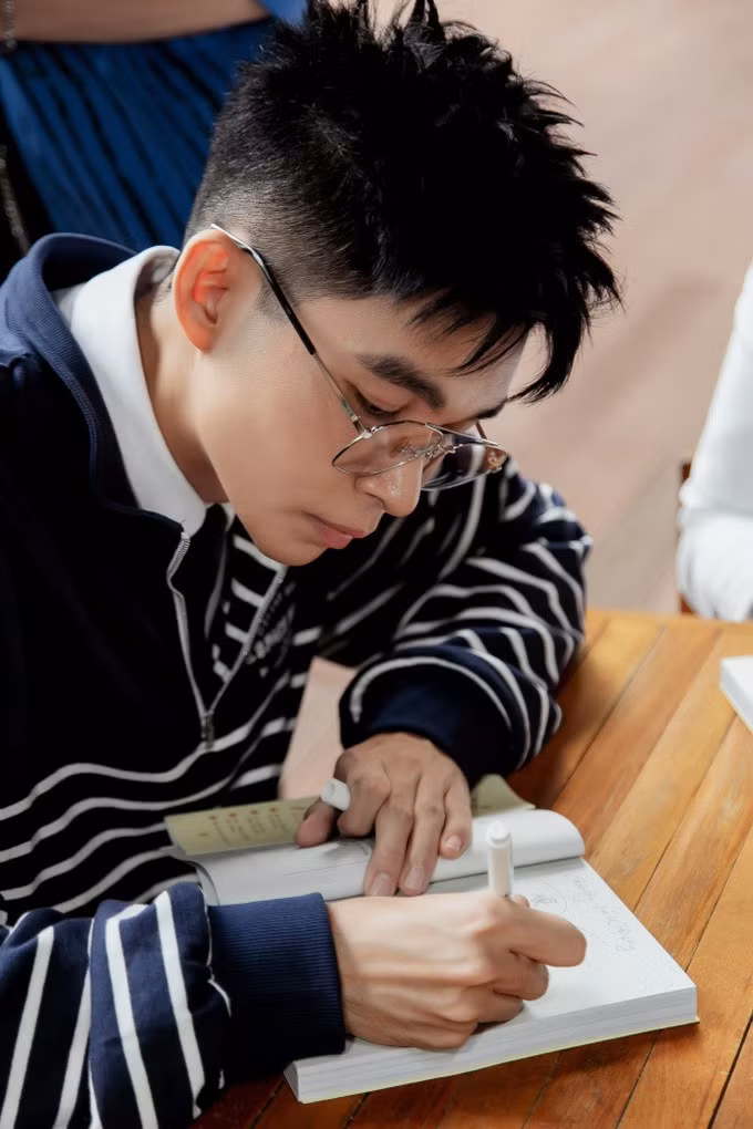Jun Phạm có đam mê với việc viết sách (Ảnh: Facebook nhân vật).