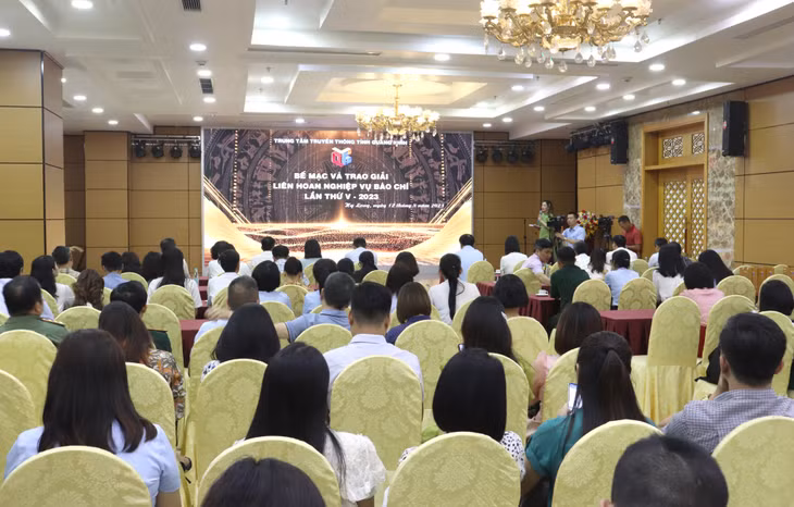 Quang cảnh Lễ trao giải và Bế mạc Liên hoan nghiệp vụ báo chí Quảng Ninh lần thứ V năm 2023