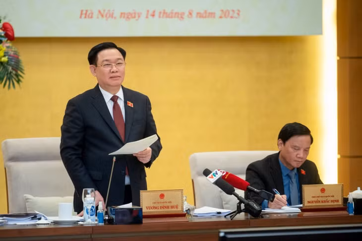 Chủ tịch Quốc hội Vương Đình Huệ phát biểu tại Phiên họp.