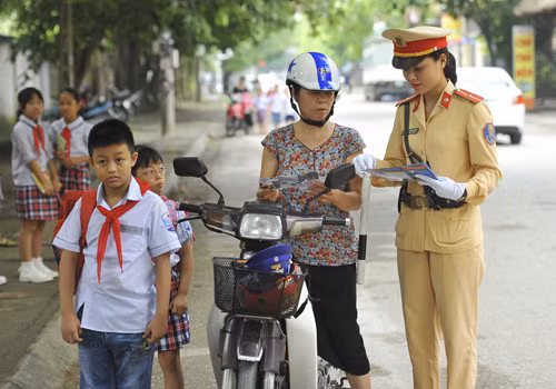 Bộ Công an yêu cầu lực lượng CSGT và Công an các địa phương đảm bảo tuyệt đối an toàn cho học sinh trong ngày đầu khai giảng và năm học mới.