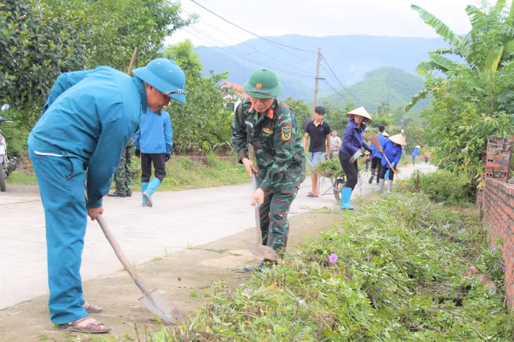 LLVT thị xã cùng nhân dân chung tay bảo vệ môi trường.