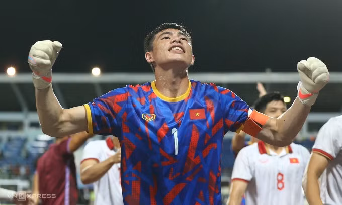 Quan Văn Chuẩn mừng sau khi vô địch U23 Đông Nam Á, trên sân Rayong ở Thái Lan tối 26/8/2023. Ảnh: Lâm Thỏa