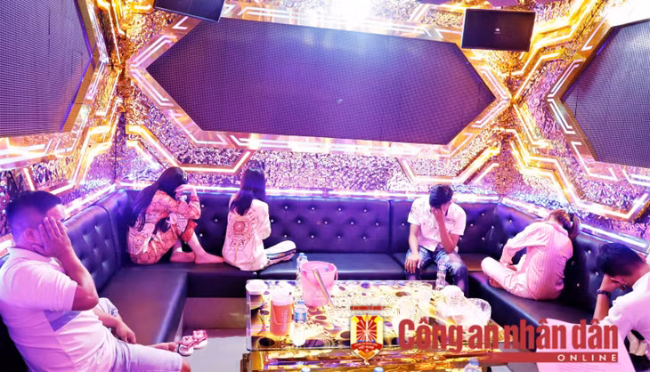 Các đối tượng tại phòng VIP 3333 Karaoke Kim Cương.