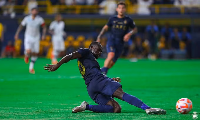 Tình huống Mane nâng tỷ số lên 3-0 cho Al Nassr. Ảnh: ANFC