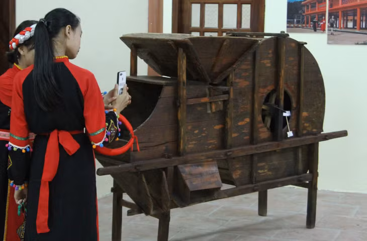 Đây là chiếc máy quạt thóc của người Tày.