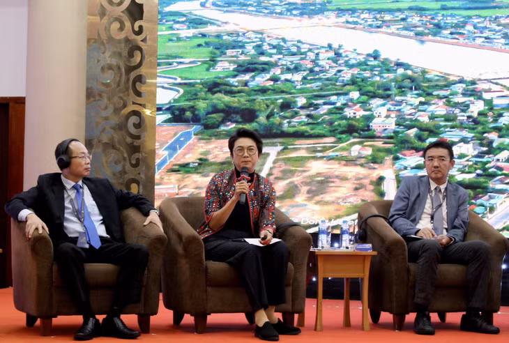 Bà Somhatai Panichewa – CEO của Amata Việt Nam PCL phát biểu