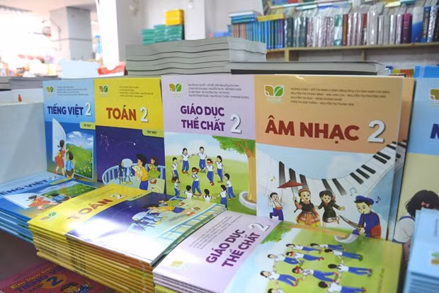 Thu tuong: Bao dam sach giao khoa va giao vien cho nam hoc 2023-2024 hinh anh 1