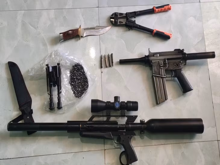 Tang vật số vũ khí phát hiện.